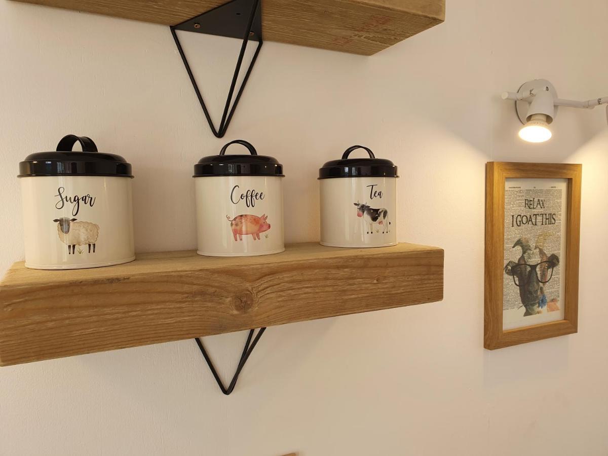 Dartmoor Reach Alpaca Farm Heated Cabins 5 Mins Drive To Dartmoor Bovey Tracey Bagian luar foto